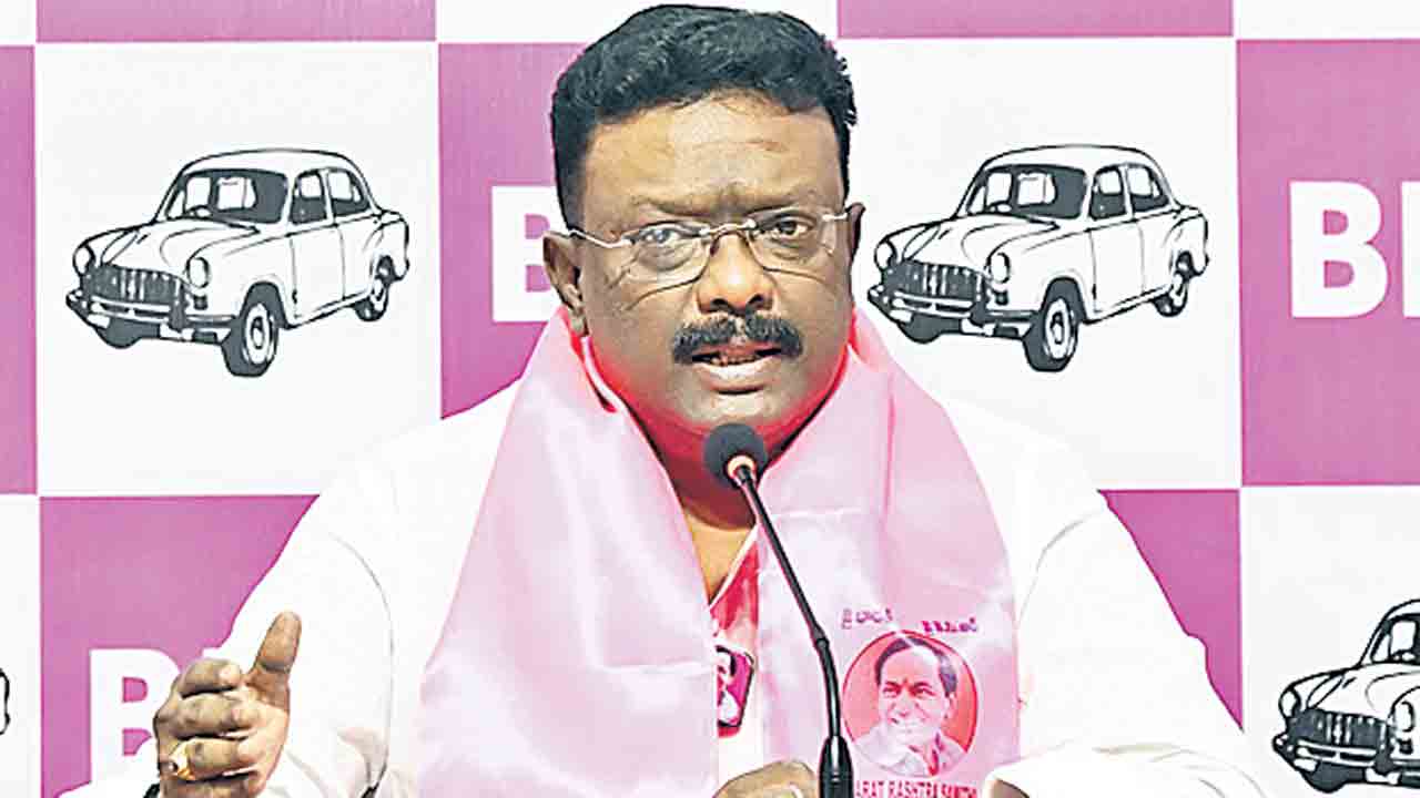 రేవంత్‌ సంస్కారహీనుడు