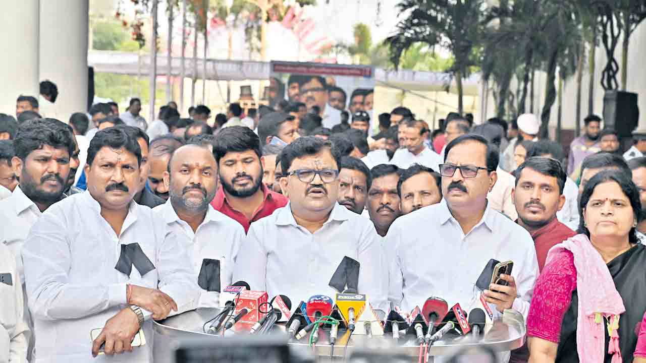 కేసీఆర్‌ అంటే తెలంగాణ ఆత్మగౌరవమే : దేశపతి