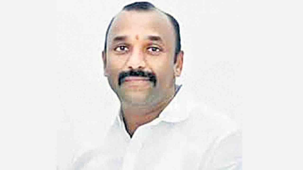 కాంగ్రెస్‌వి డైవర్షన్‌ పాలిటిక్స్‌ : నవీన్‌రెడ్డి