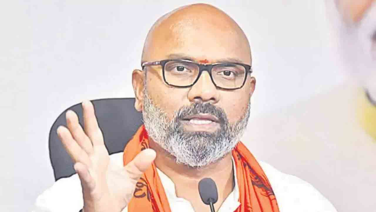 కార్పొరేటర్‌ ఇంటి వద్ద ఏం పీకుతున్నారు?.. పోలీసులపై మళ్లీ నోరుపారేసుకున్న ఎంపీ అర్వింద్‌