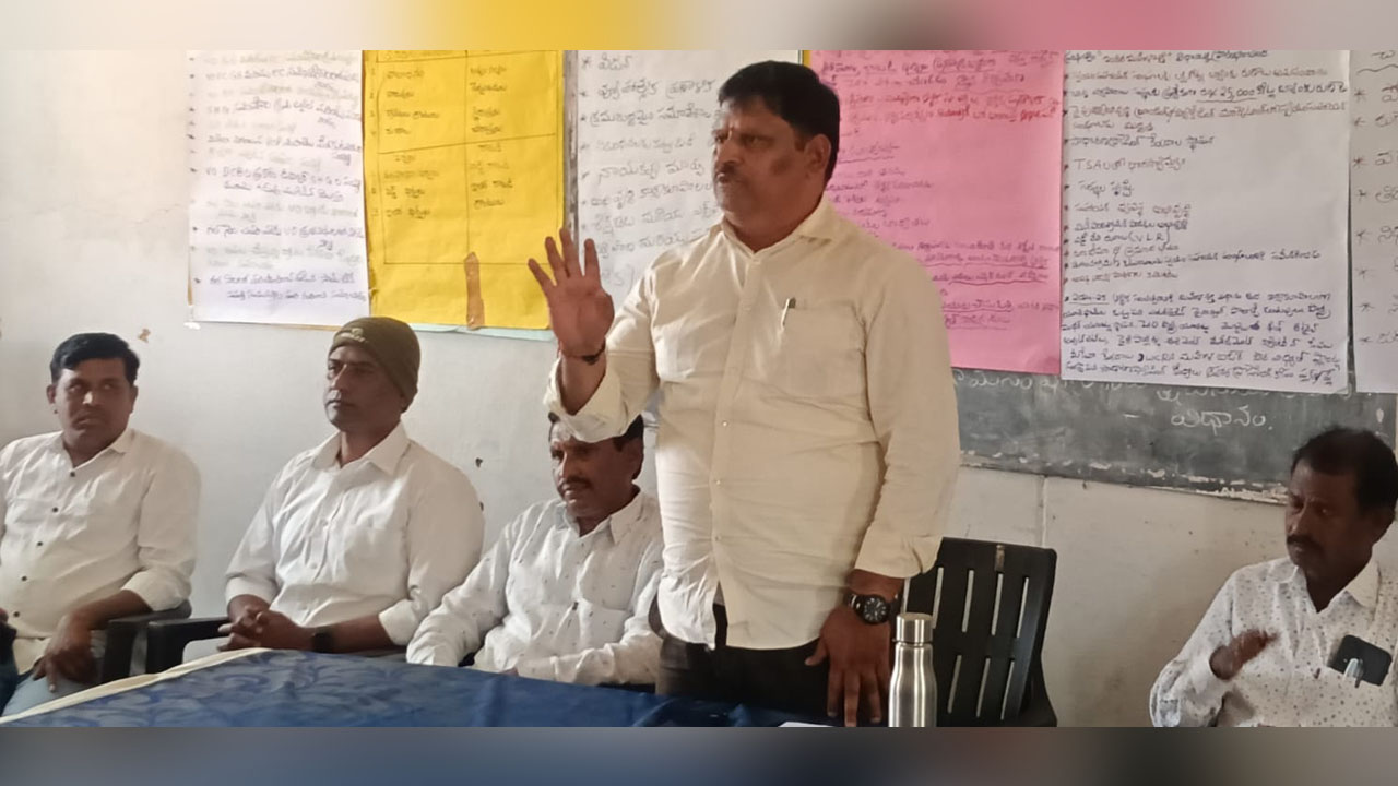 MPDO | సమన్వయంతో పనిచేసి గ్రామాభివృద్ధికి బాటలు వేయాలి : ఎంపీడీవో