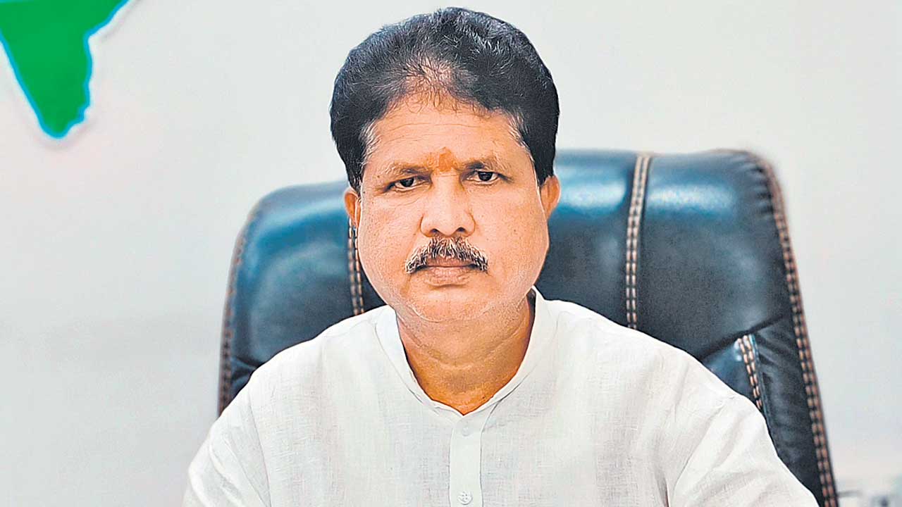 ఆ ఐదెకరాలకు కంచె వెయ్యాలి