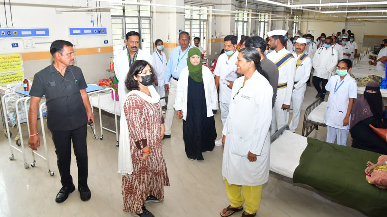 Collector Vijayendira Boi | ఆసుపత్రిలో పారిశుధ్యంపై ప్రత్యేక దృష్టి సారించాలి : కలెక్టర్ విజయేందిర బోయి