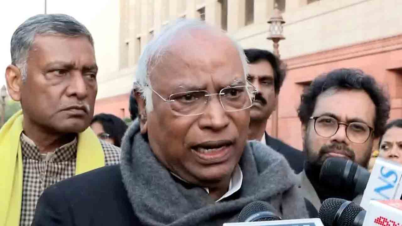 Kharge | మా ప్రశ్నలకు సమాధానం చెప్పే దమ్ము ప్రధానికి లేదు : మల్లికార్జున్‌ ఖర్గే