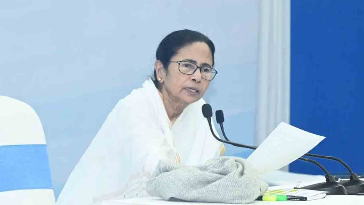 సామాన్యుడికి ఒరిగేదేం లేదు.. బెంగాల్‌ సీఎం మమతా బెనర్జీ