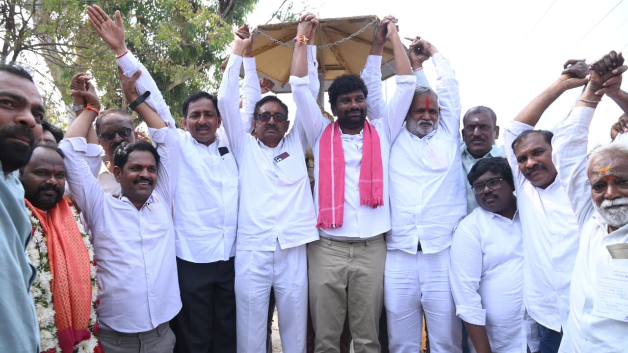 Celebrations | క్యాతనపల్లి మున్సిపాలిటీలో బీఆర్‌ఎస్‌, సీపీఐ నాయకుల సంబరాలు