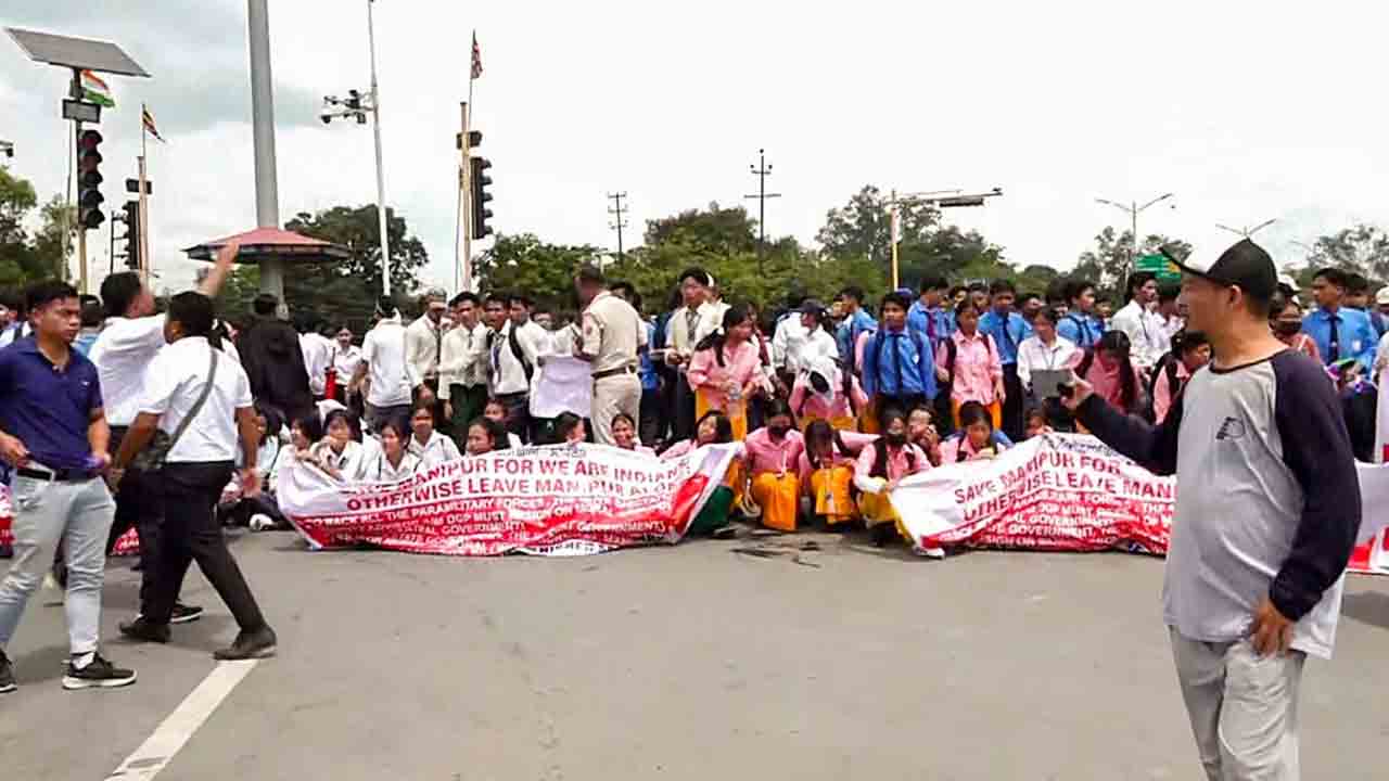 మణిపూర్‌ బీజేపీ సర్కార్‌కు తొలిరోజే నిరసన సెగ