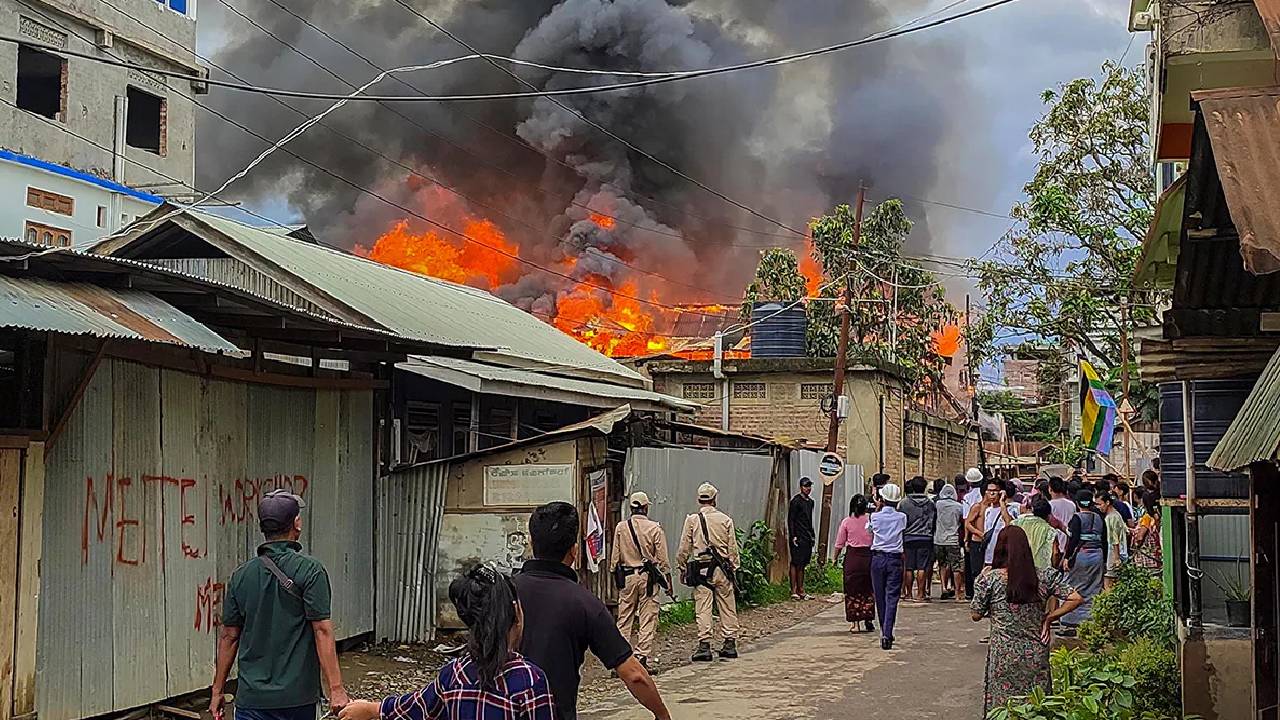 Manipur violence | మణిపూర్‌లో మరోసారి చెలరేగిన హింస.. రెండు ఇండ్లు దహనం చేసిన ఆందోళనకారులు