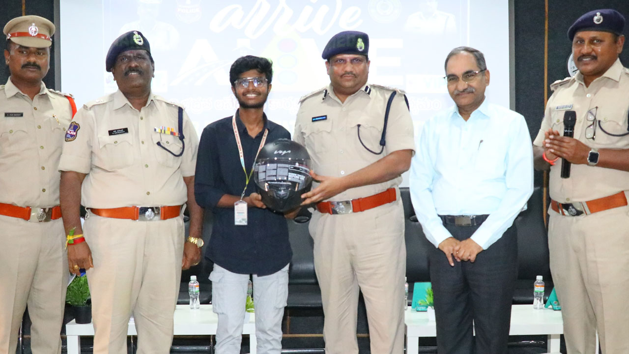 SP DV Srinivasa Rao | రోడ్డు ప్రమాదాలు విధి రాత కాదు.. నిర్లక్ష్య ఫలితమే : ఎస్పీ డీవి శ్రీనివాసరావు