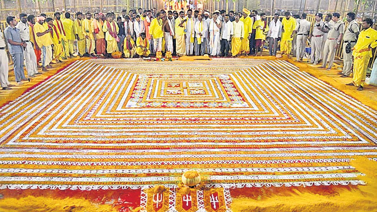 పట్నం.. పరవశం