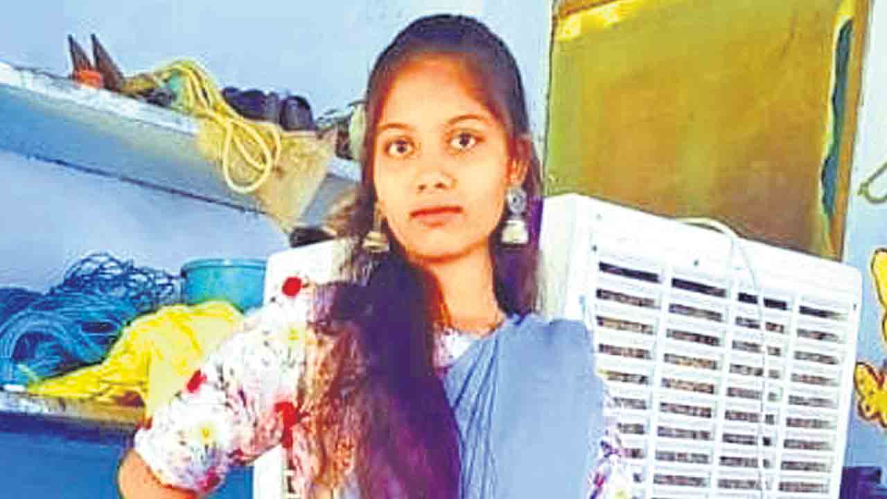 వైద్య విద్యార్థిని ఆత్మహత్య.. సిద్ధిపేట సురభి మెడికల్‌ కాలేజీలో ఘటన