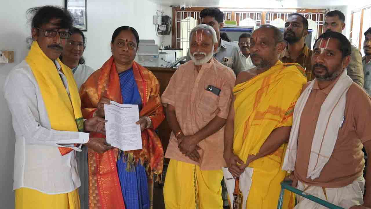 Goshaala | గోశాల నిర్మాణంపై విచారణకు దేవాదాయ శాఖ మంత్రి ఆదేశాలు