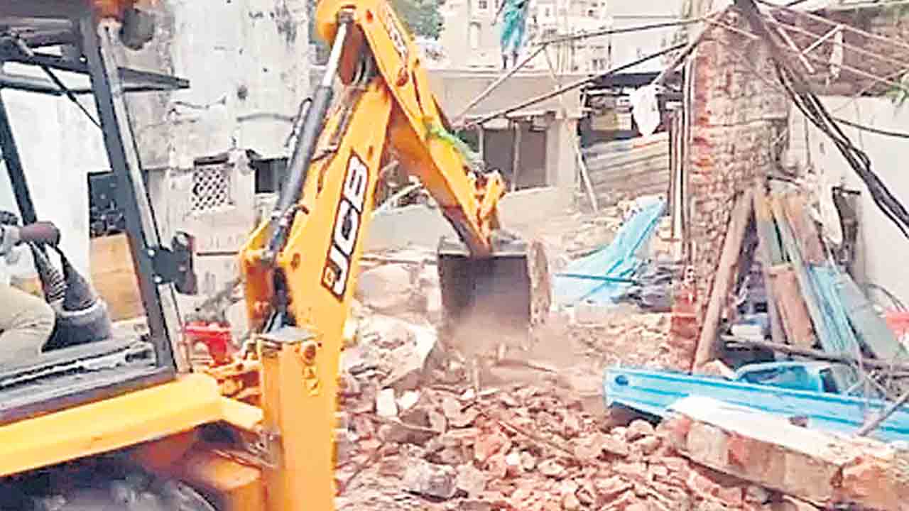 బడా బిల్డింగులకు బఫర్‌ జోన్‌ వర్తించదా?