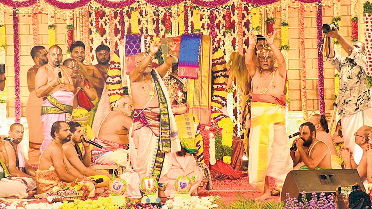 కల్యాణం.. కమనీయం