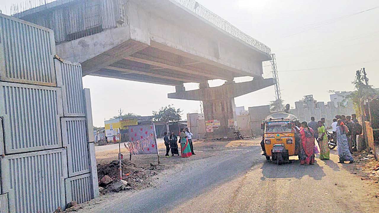 తిలా పాపం..తలా పిడికెడు