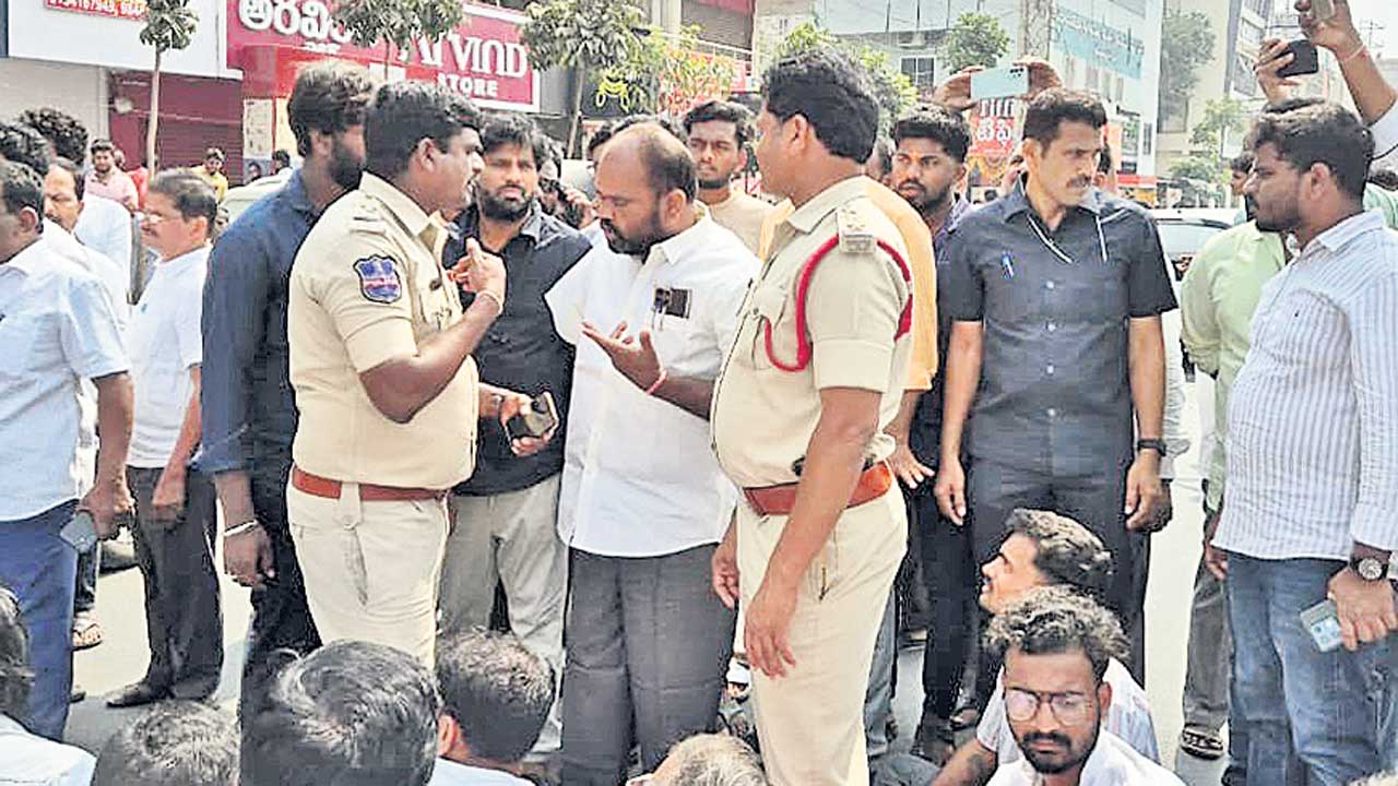 కాంగ్రెస్‌ బరితెగింపు