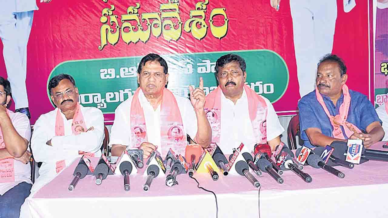 సీఎం రేవంత్‌ అజ్ఞాని