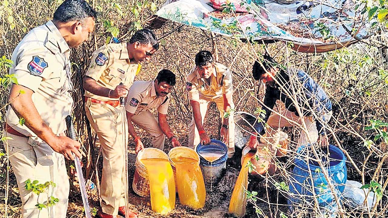 నగరంలో ఎన్‌డీపీ మద్యం, నాటు సారా పట్టివేత