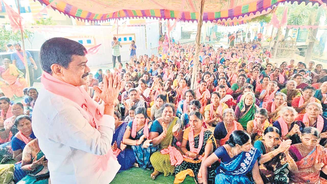 ఉత్తమ్‌ నోట.. అబద్ధాలు!