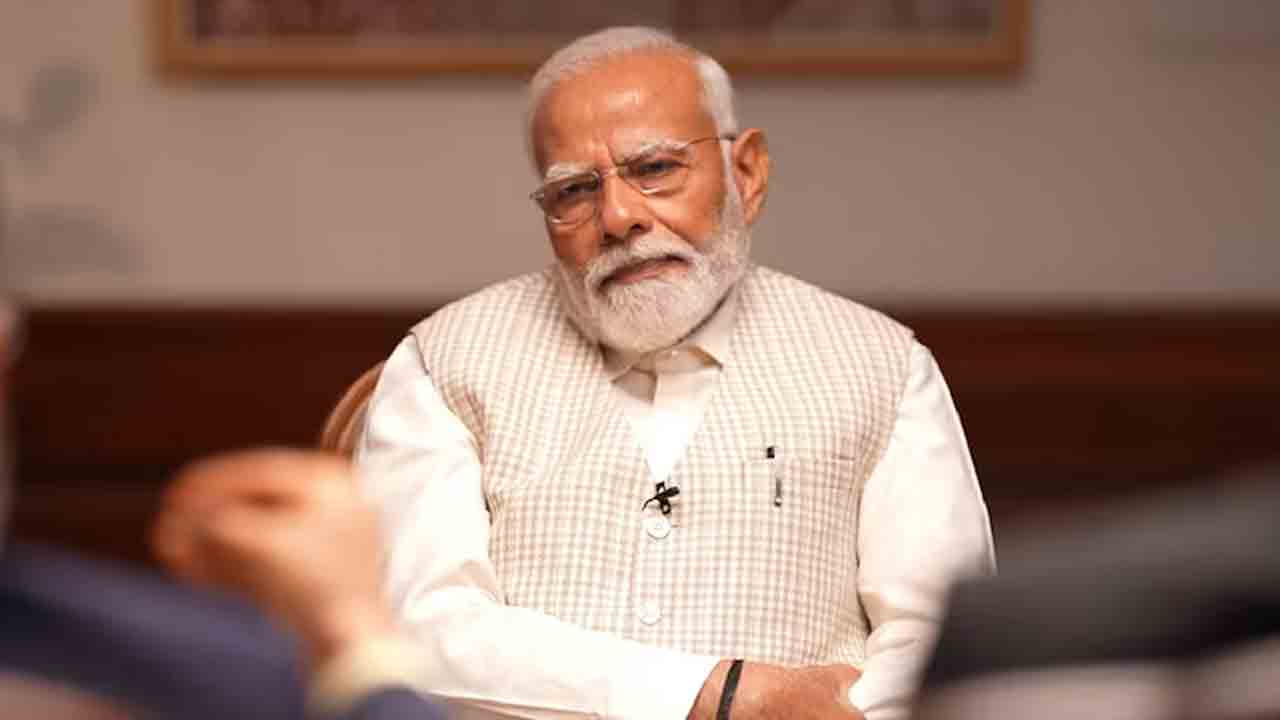 NEET UG 2026 | ఢిల్లీ ఎయిర్‌పోర్టులో 45 నిమిషాలు ఆగిపోయిన ప్రధాని.. నీట్ పరీక్షే కారణమా..?