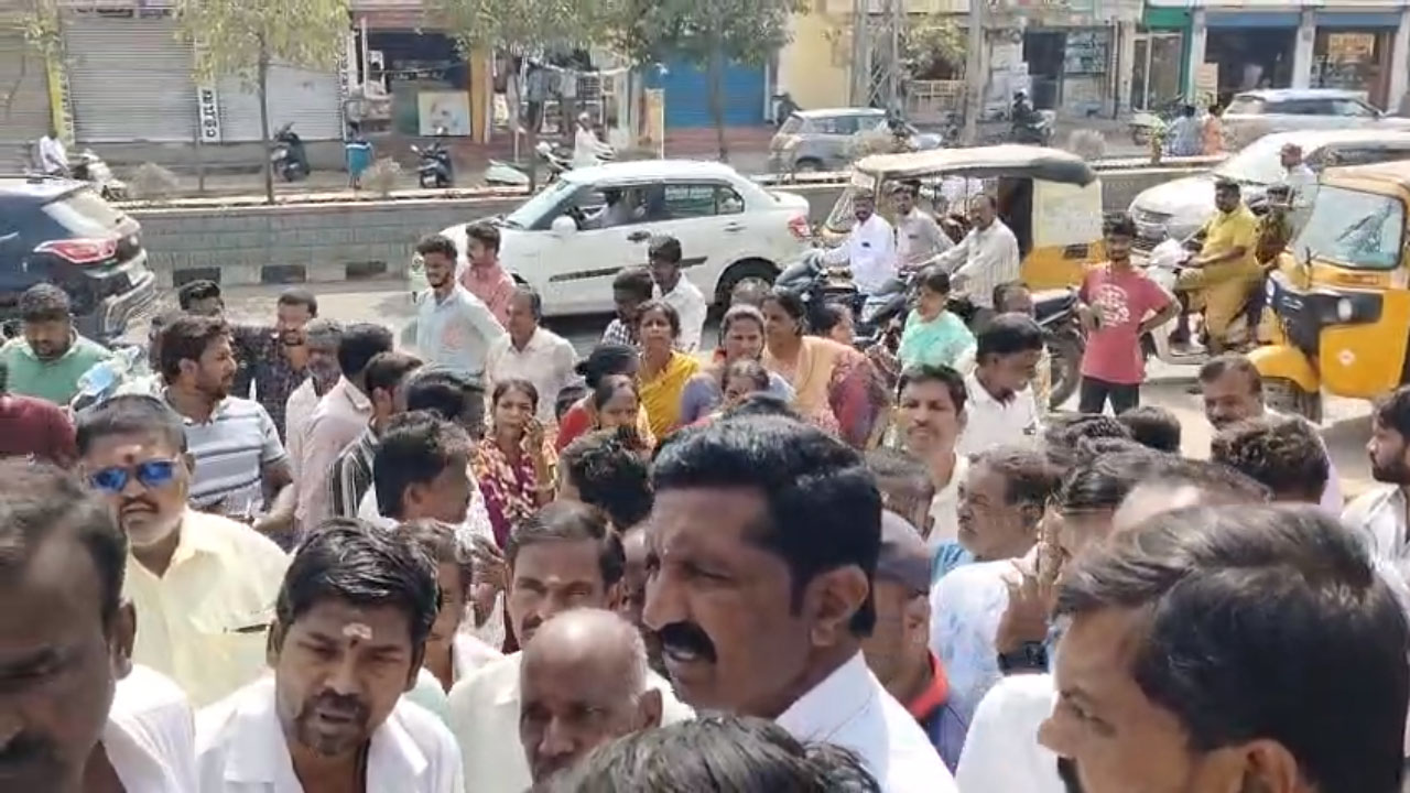 Congress Attack | భువనగిరిలో కాంగ్రెస్ అరాచకం .. ఓట్లు వేయలేదని బీరు సీసాలతో ఇళ్లపై దాడి