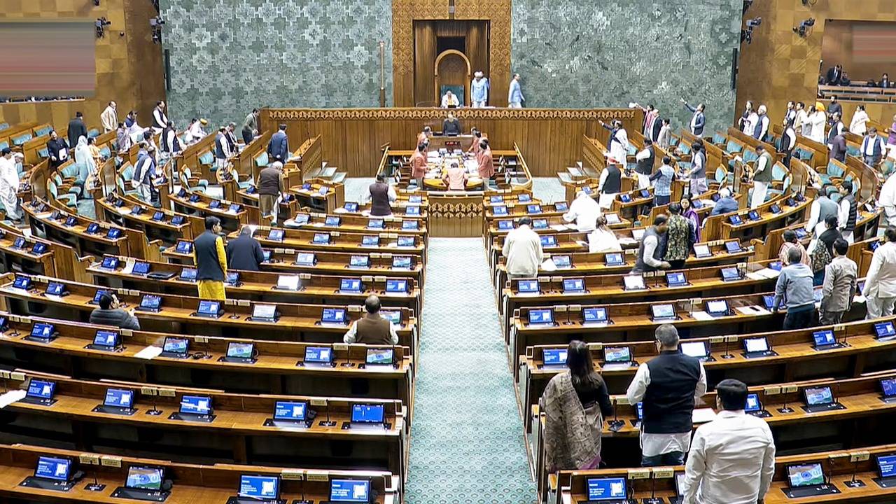 PM Modi | ప్రతిపక్షాల నిరవధిక నిరసన.. గందరగోళం మధ్య లోక్‌సభ వాయిదా.. ప్రధాని ప్రసంగం రేపే