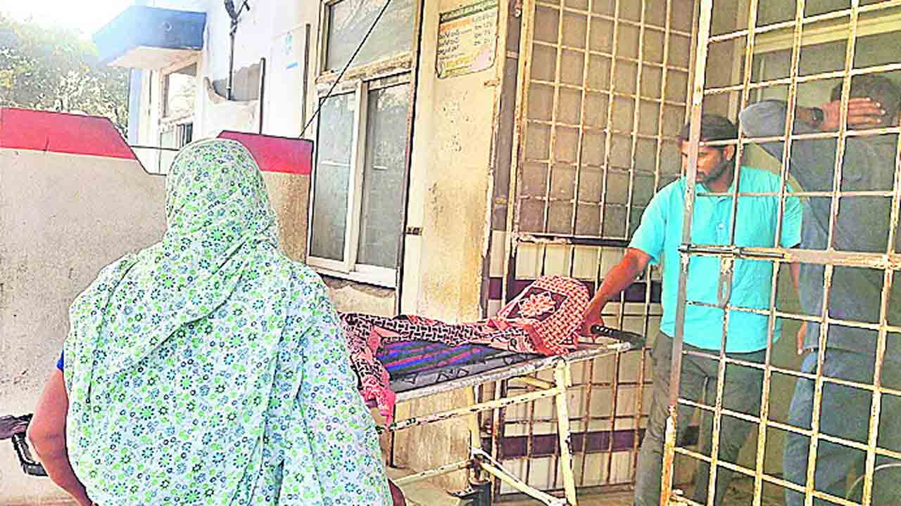 సిబ్బంది లేక ఇబ్బంది