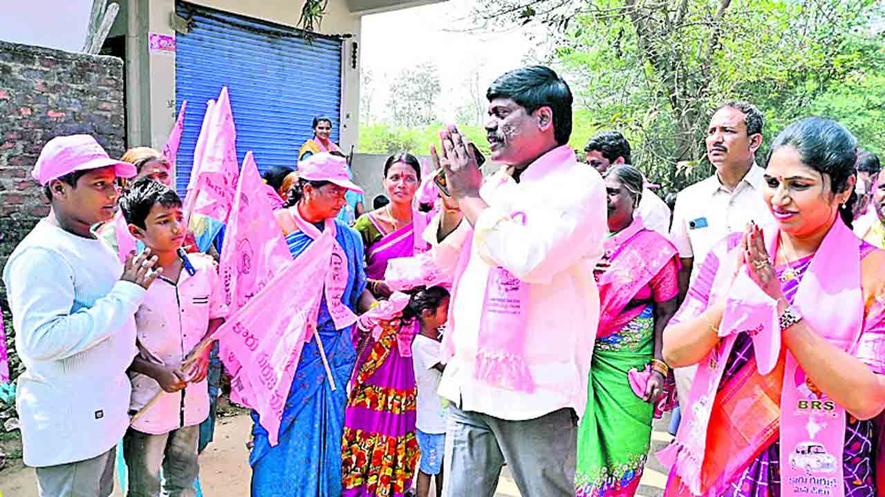 అధికారాన్ని అడ్డంపెట్టుకొని రౌడీయిజం