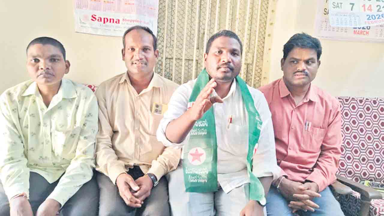 తునికాకు ధర పెంచాలి.. బోనస్‌ డబ్బులు చెల్లించాలి