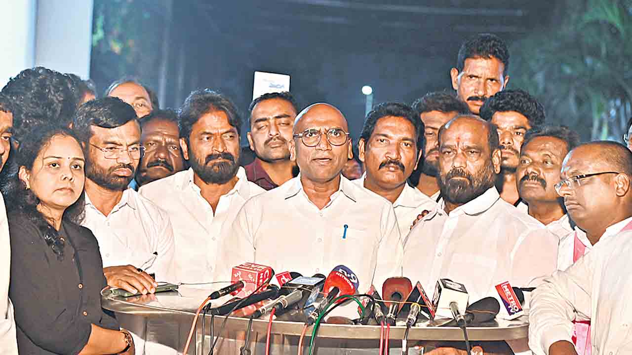 కేసీఆర్‌పై కాంగ్రెస్‌, బీజేపీ కుట్ర!.. బీఆర్‌ఎస్‌ గొంతు నొక్కేందుకే సిట్‌ విచారణ