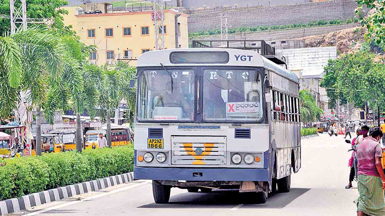 ఆర్టీసీ అపాయింటెడ్‌ డే ఇంకెప్పుడు?.. చలో సెక్రటేరియట్‌ నిరసనల్లో విలీనమే ప్రధానాంశం