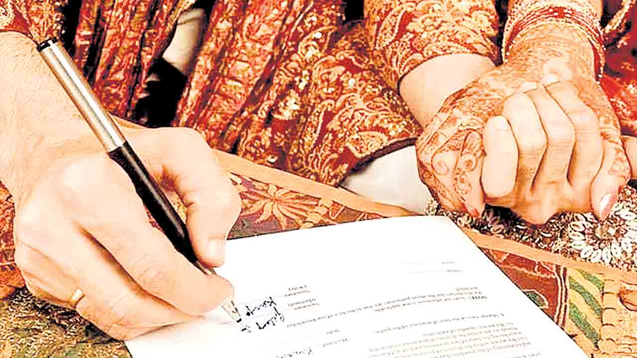 రిజిస్ట్రేషన్‌ మ్యారేజా?.. తల్లిదండ్రులకు చెప్పాల్సిందే