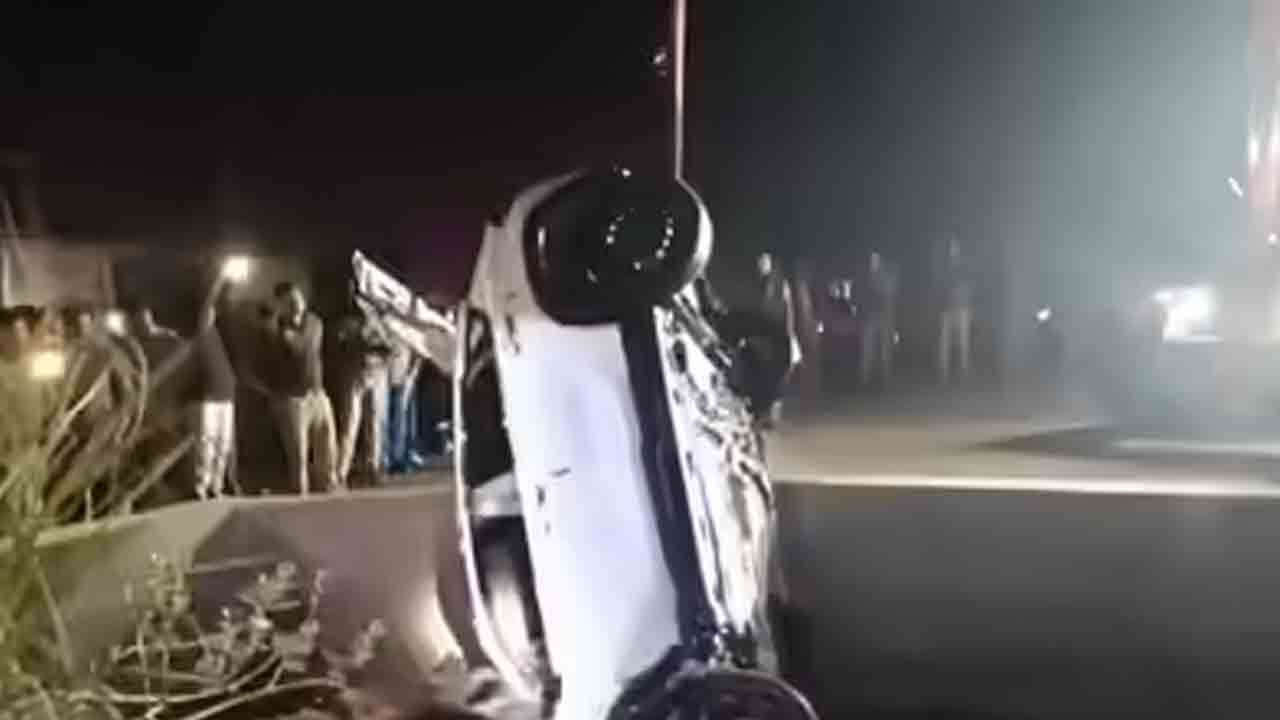 Road accident | అదుపుతప్పి కాలువలోకి దూసుకెళ్లిన కారు.. నలుగురు దుర్మరణం