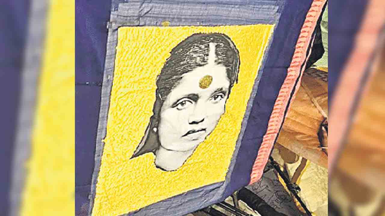 ఈ చీర ధర అక్షరాలా రూ.39 కోట్లు