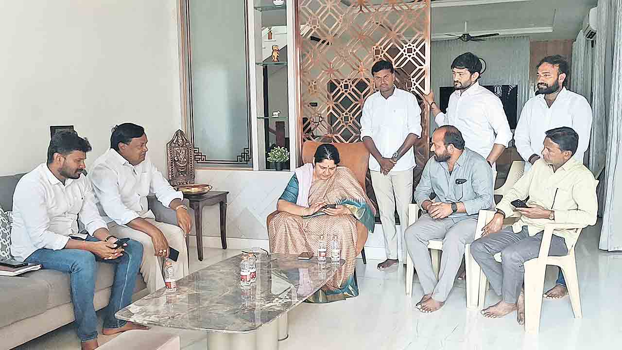 ప్రజాస్వామ్యం ఖూనీ!.. తొర్రూరు ఘటనపై మండిపడిన సత్యవతి రాథోడ్‌