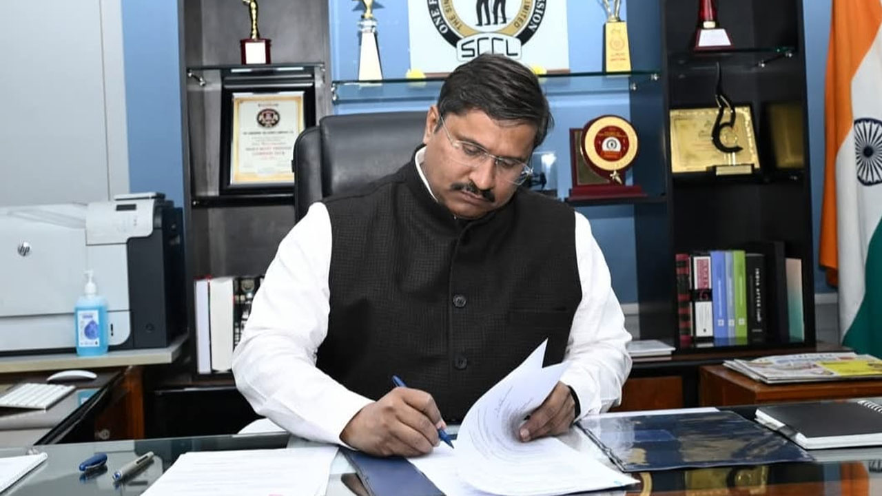 Singareni Chairman | సింగరేణి సంస్థ ఛైర్మన్‌గా బాధ్యతలు స్వీకరించిన సీనియర్‌ ఐఏఎస్‌ అధికారి