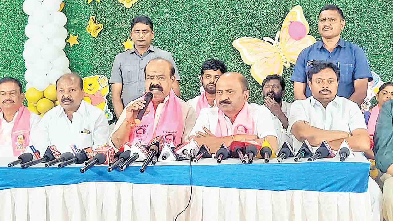 కేసీఆర్‌ సంపదను సృష్టిస్తే.. రేవంత్‌ దోచుకుంటున్నడు