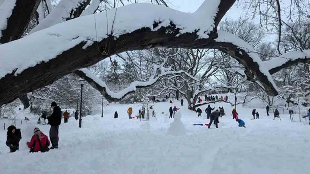 Snow storm | అమెరికాలో కొనసాగుతున్న మంచు తుఫాన్‌.. ఈశాన్యంలో జనజీవనం అస్తవ్యస్తం