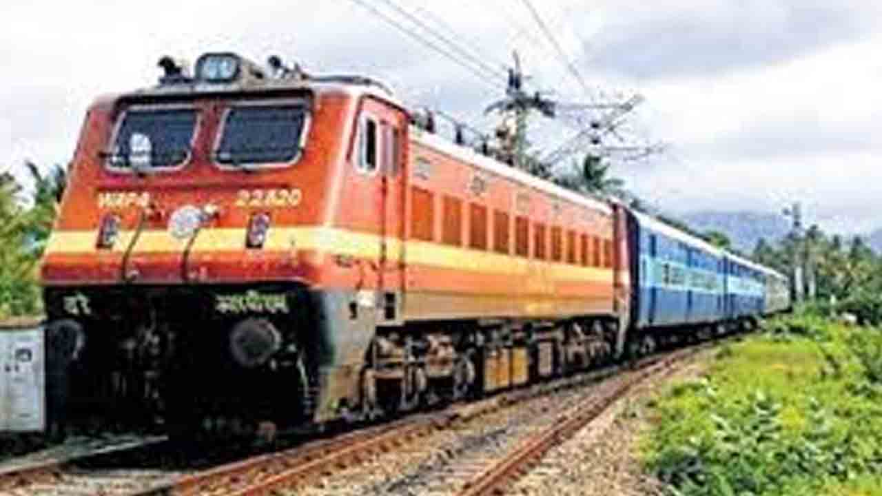 తీర్థయాత్రల కోసం ప్రత్యేక రైళ్లు