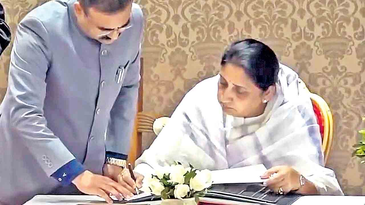 మహారాష్ట్ర డిప్యూటీ సీఎంగా సునేత్ర