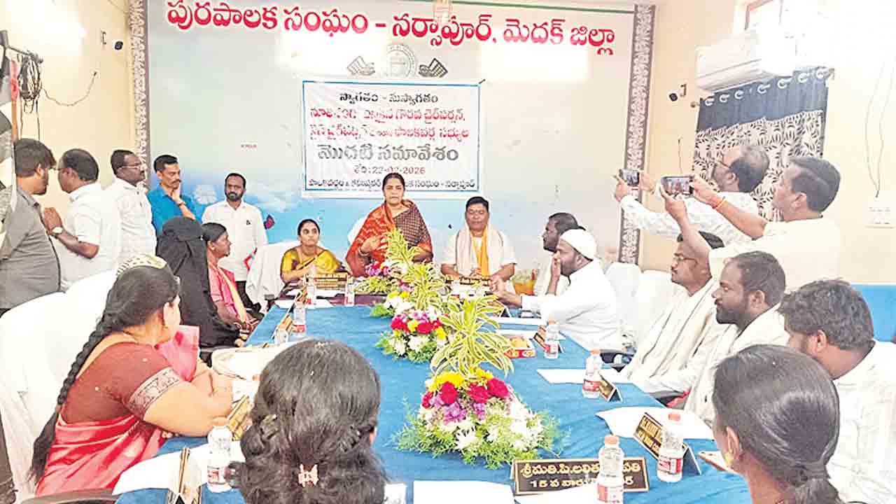 ప్రజలకు జవాబుదారీగా ఉండాలి