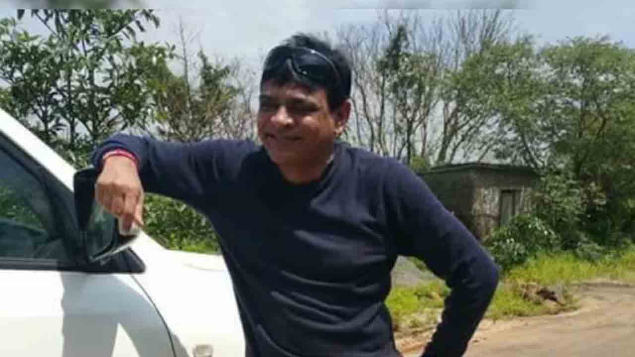Surat Builder Shoots Self | గన్‌తో కాల్చుకున్న బిల్డర్‌.. కుమార్తె పెళ్లి రోజు గుండెపోటుతో మృతి