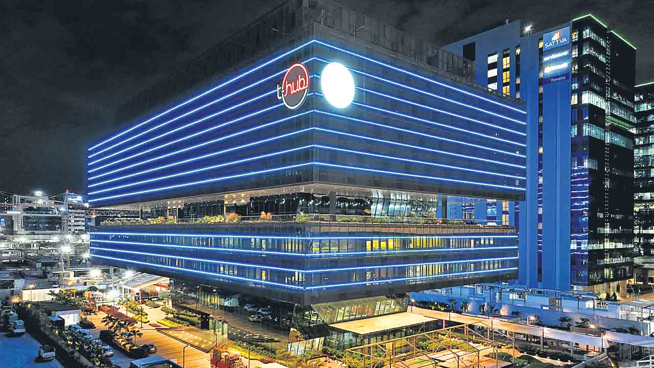 టీహబ్‌ సేవలు అద్భుతం.. ఆస్ట్రేలియా మంత్రి జూలియన్‌ హిల్‌ ప్రశంసలు