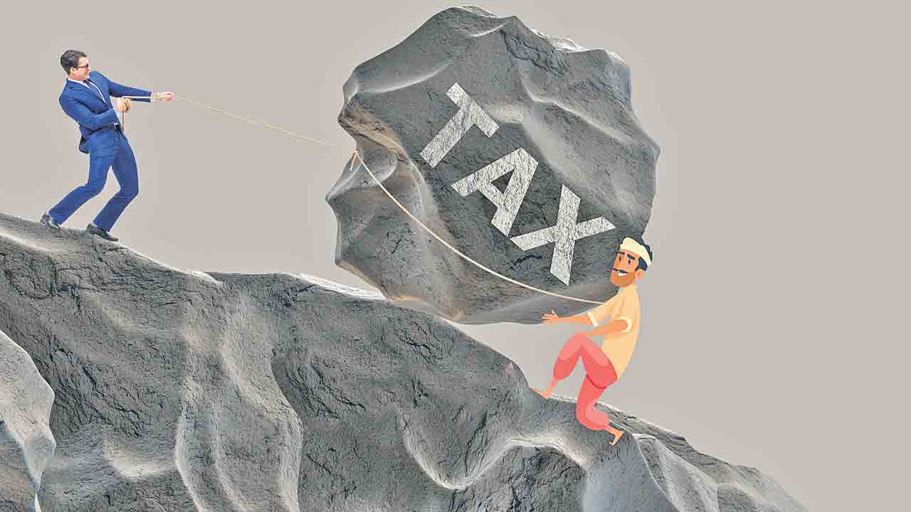 కార్పొరేట్ల కంటే సామాన్యుడిపైనే పన్ను మోత