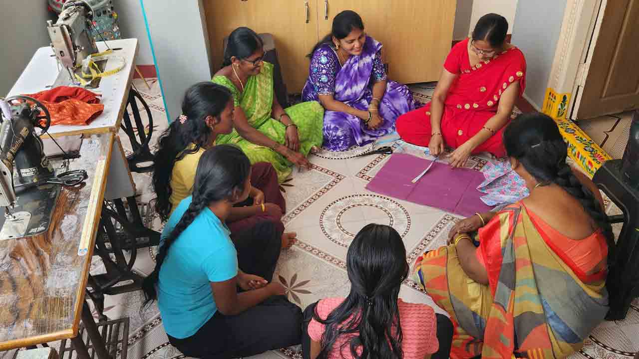 ఆధారం అందలమెక్కించింది..