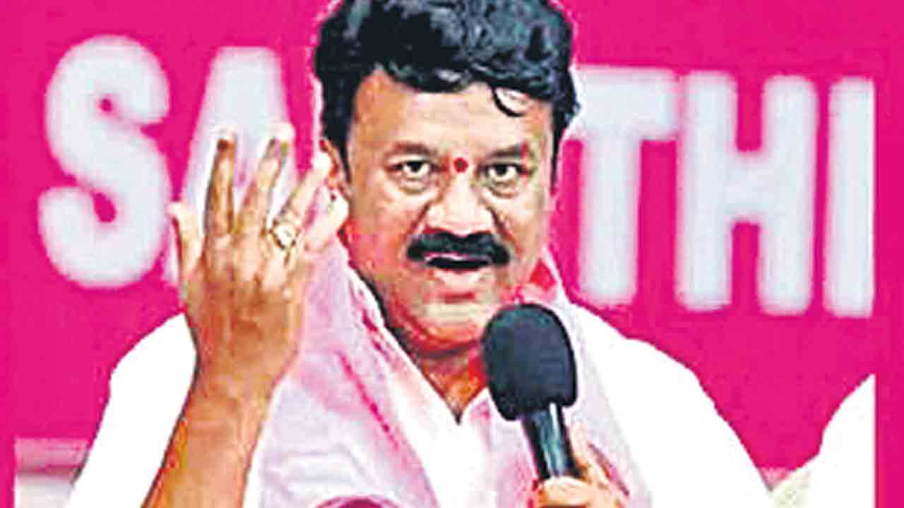 రాజ్యాంగాన్ని కాలరాస్తున్న కాంగ్రెస్‌