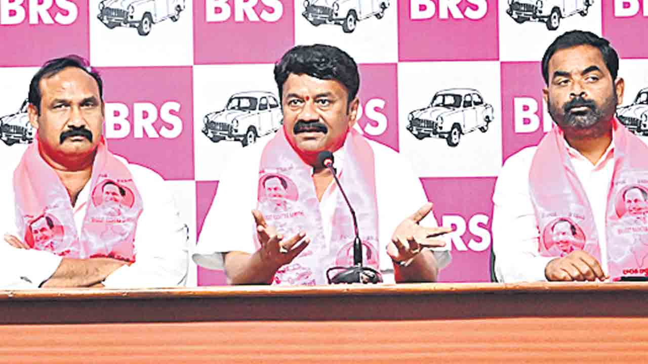 రాష్ట్రంలో ఉన్నది సర్కారా?.. సర్కసా?