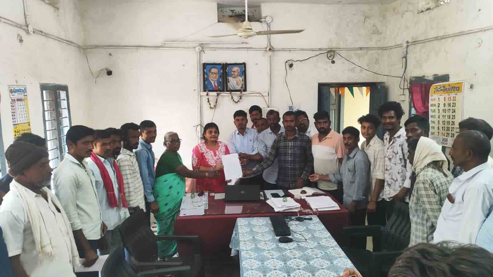 Thandur | ఎక్కువ బోర్లు వేయకుండా చర్యలు తీసుకోవాలి.. తాండూర్ తహసీల్దార్‌కు బారెపల్లి గ్రామస్తుల వినతి