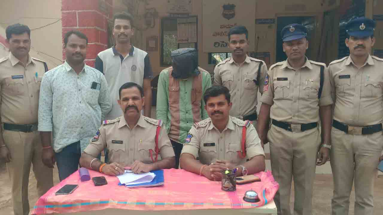 Thief | చెడు వ్యసనాలకు బానిసై.. భారీ మొత్తంలో చోరీకి పాల్పడి..