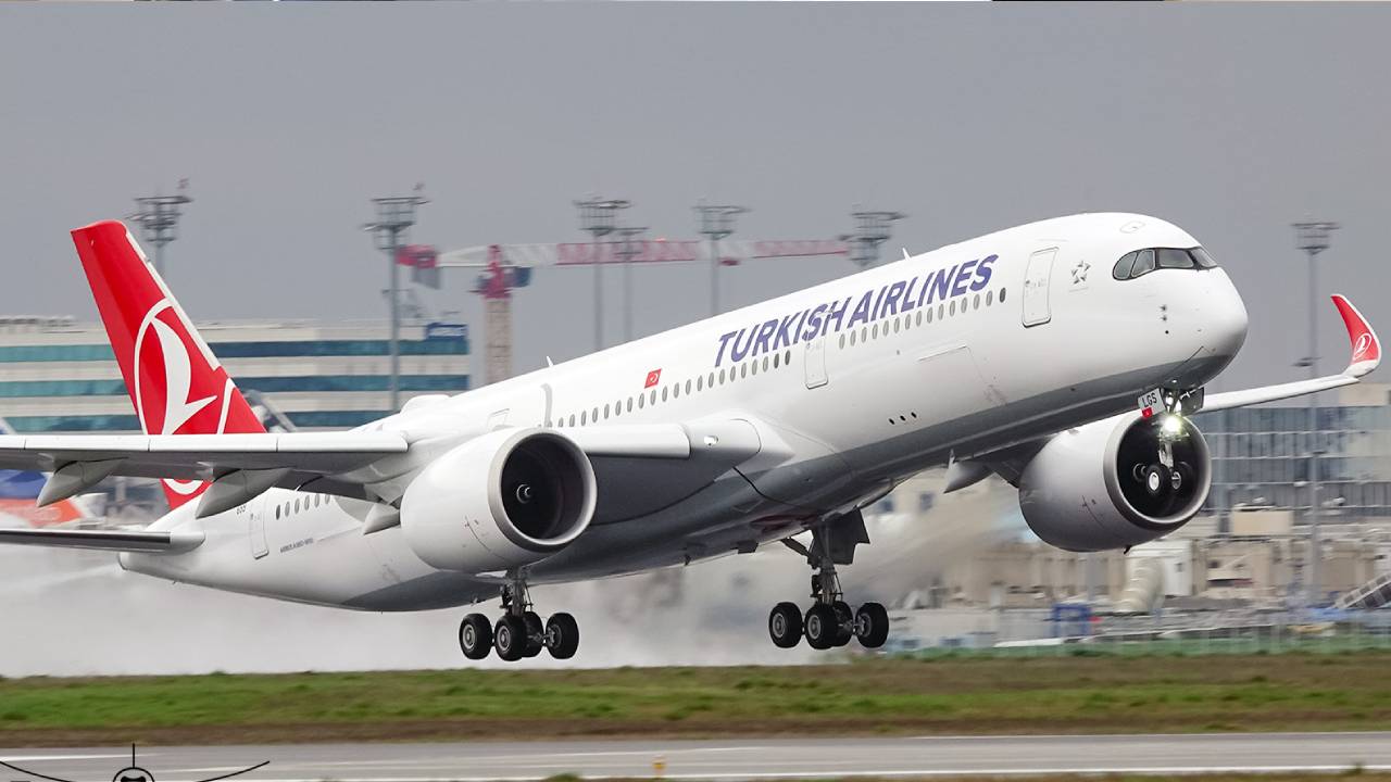 Turkish Airlines | విమానం ఇంజిన్‌లో మంటలు.. కోల్‌కతాలో ఎమర్జెన్సీ ల్యాండ్ అయిన టర్కీ విమానం